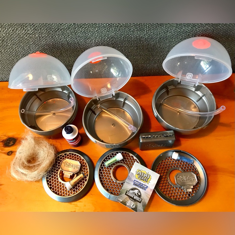 MGA Make It Mini Verse Jurassic Park Dinosaur Empty Display Pod Surprise Egg Toy